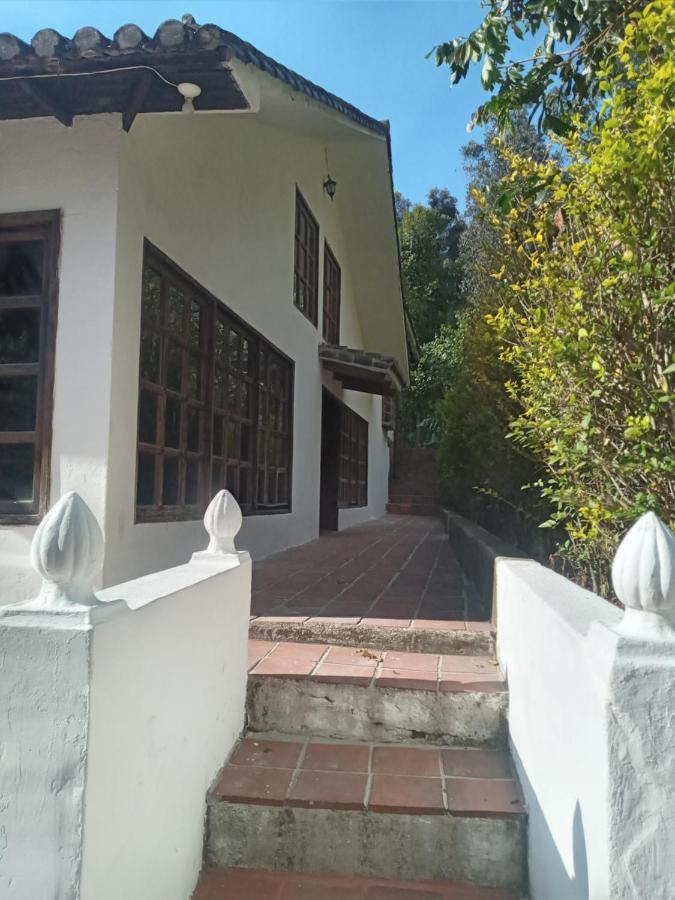 Quinta Los Eucaliptos Hotel Quito Bagian luar foto