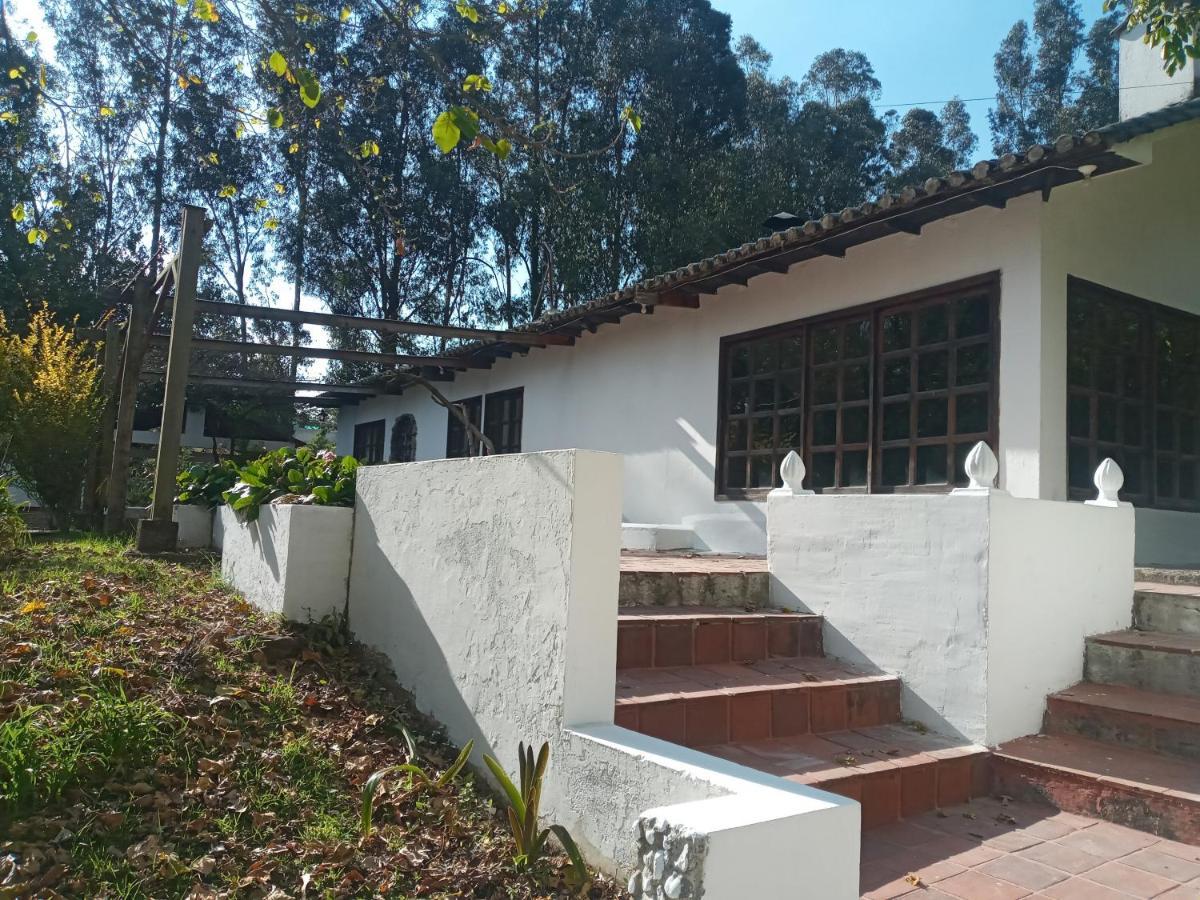 Quinta Los Eucaliptos Hotel Quito Bagian luar foto